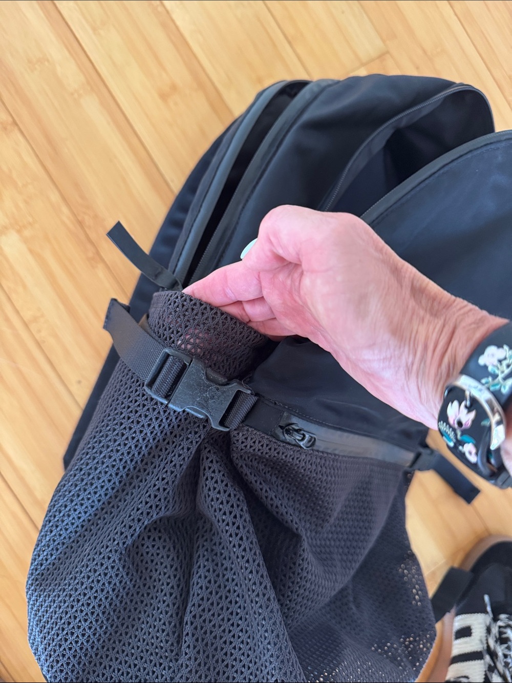 lululemon athletica Black Mesh-Front Backpack - Picture 5 of 8